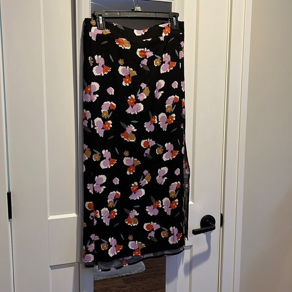 Ava & Viv Dresses & Skirts - NWOT never worn midi skirt with slit